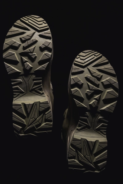 Saaler paa et par vandrestovler