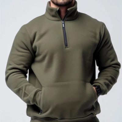 Mand i globetrotter rejse troeje med haenderne i lommen